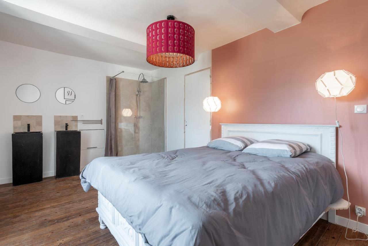 L'escalier rouge - Maison rénovée avec cour Luc-sur-Mer Esterno foto