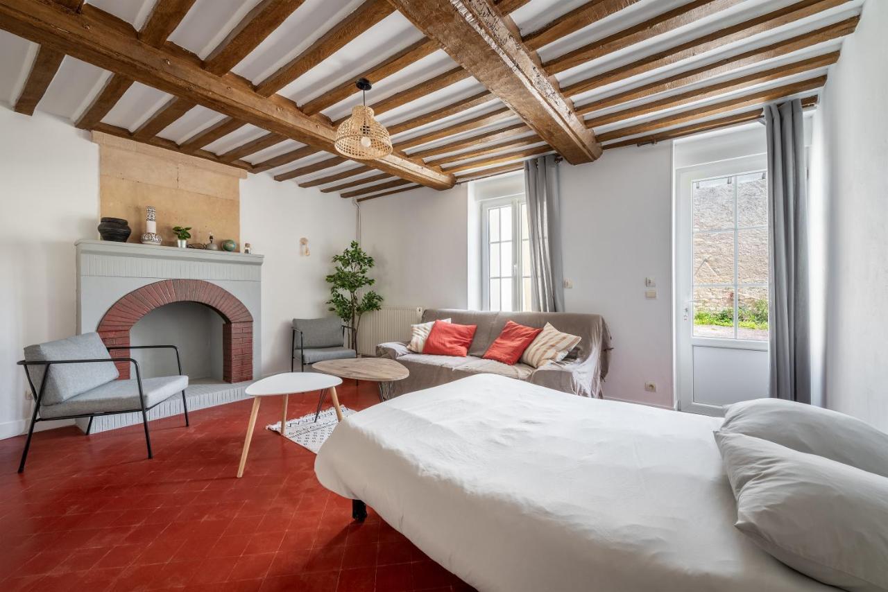 L'escalier rouge - Maison rénovée avec cour Luc-sur-Mer Esterno foto