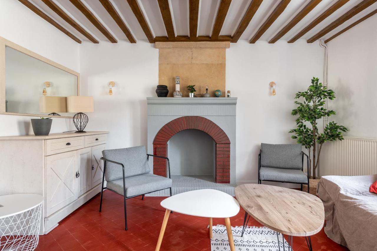 L'escalier rouge - Maison rénovée avec cour Luc-sur-Mer Esterno foto